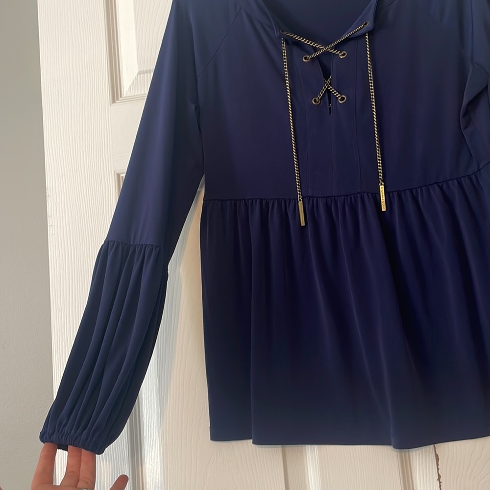 Michael Kors babydoll top with chain - Picture 4 of 6